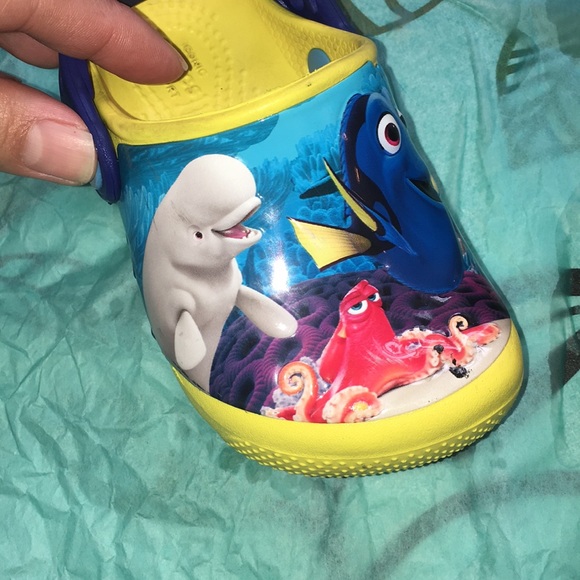 CROCS Other - Crocs Finding Dory gender neutral Sz 7 EUC